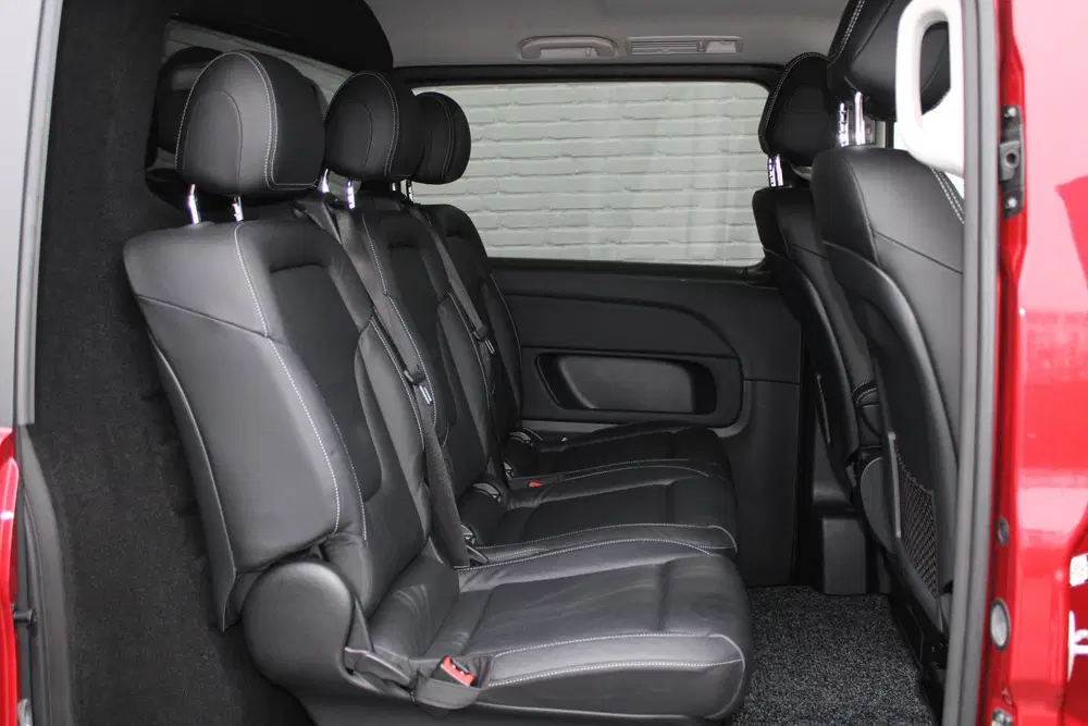 Mercedes-Benz V-Klasse 300d uit 2023, foto 12