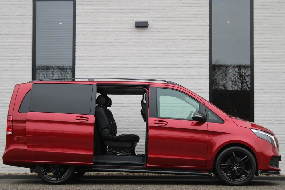 Mercedes-Benz V-Klasse 300d uit 2023, foto 13