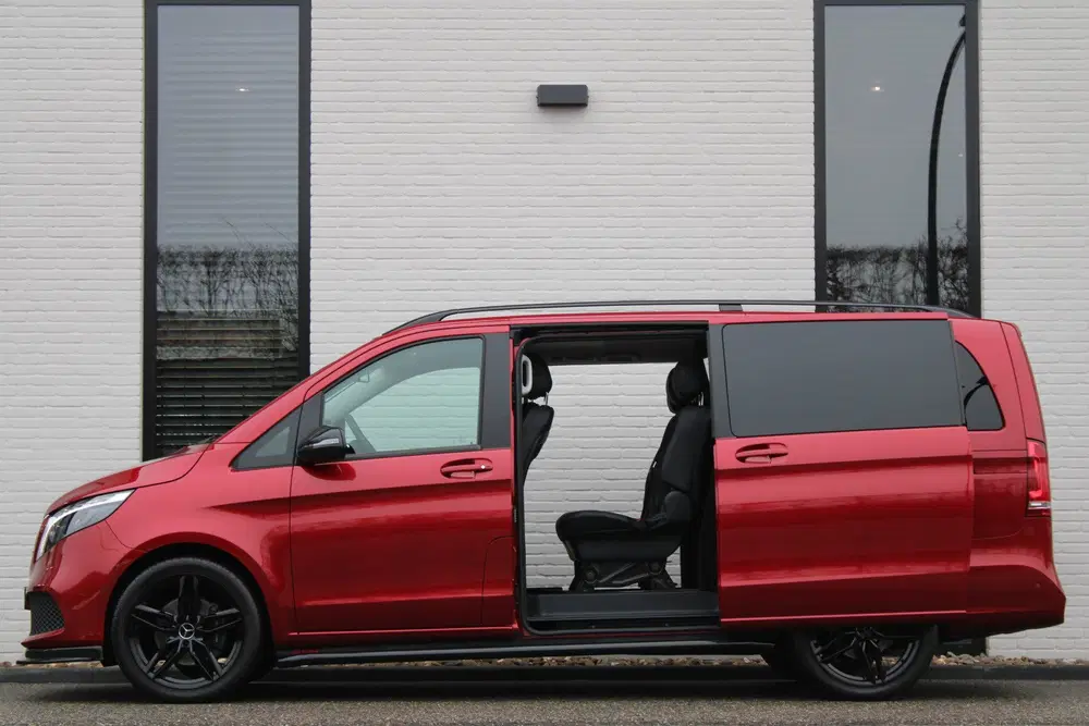 Mercedes-Benz V-Klasse 300d uit 2023, foto 14