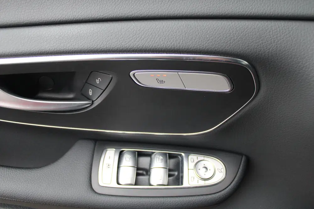 Mercedes-Benz V-Klasse 300d uit 2023, foto 16