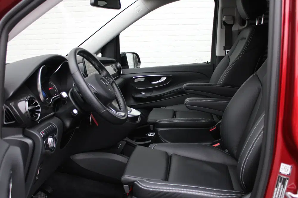 Mercedes-Benz V-Klasse 300d uit 2023, foto 4