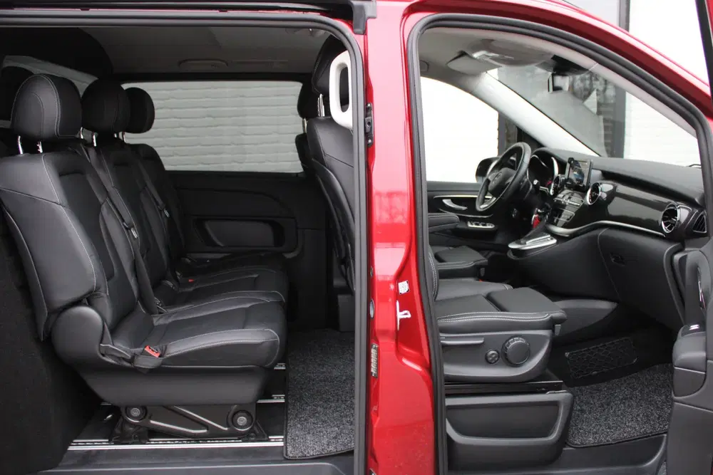 Mercedes-Benz V-Klasse 300d uit 2023, foto 7