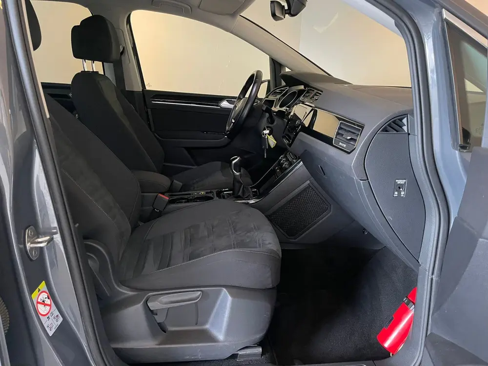 Volkswagen Touran 1.5 TSI Highline uit 2020, foto 20