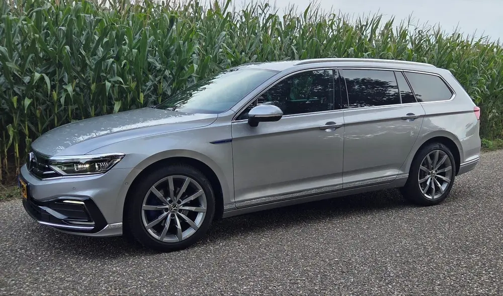 Volkswagen Passat VW Passat GTE 1.4 PHEV R-Line Monterey Matrix IQ uit 2020, foto 3