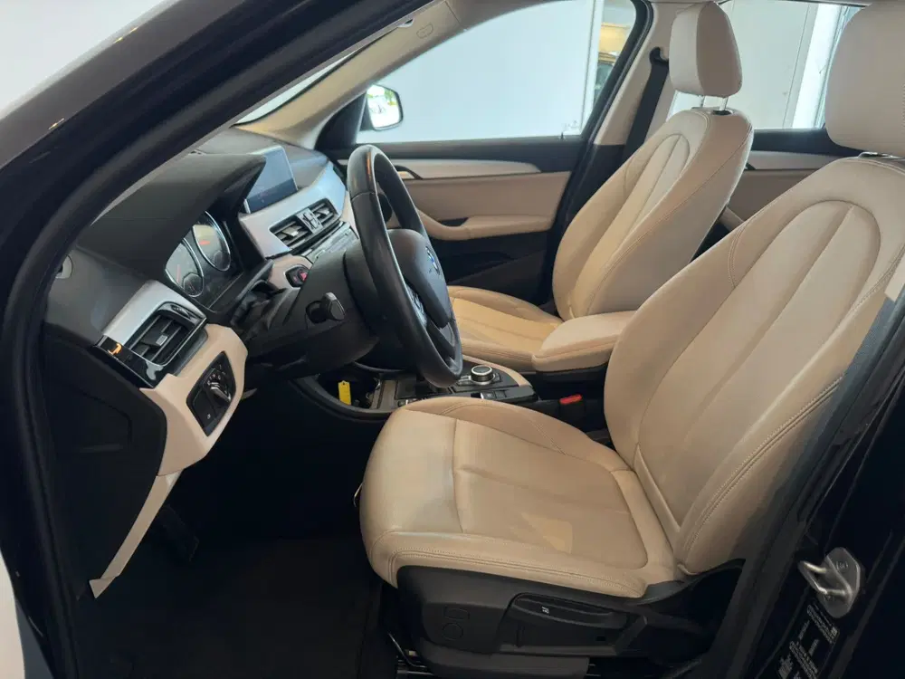 BMW X1 sDrive20i Executive Edition uit 2020, foto 16