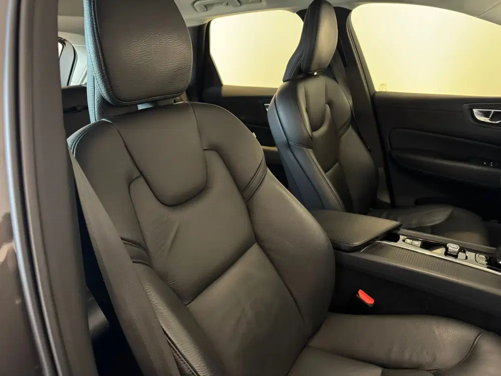 Volvo XC60 2.0 B4 Business Pro uit 2021, foto 19