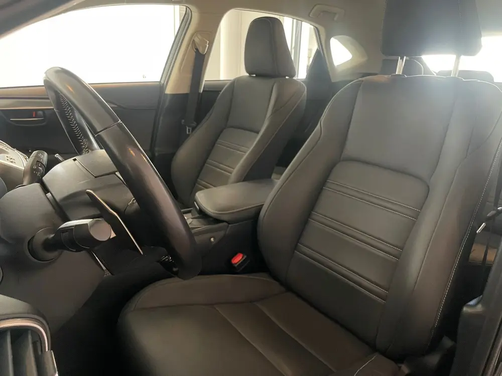 Lexus NX 300h AWD Business Line uit 2020, foto 17