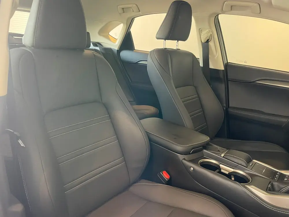 Lexus NX 300h AWD Business Line uit 2020, foto 19