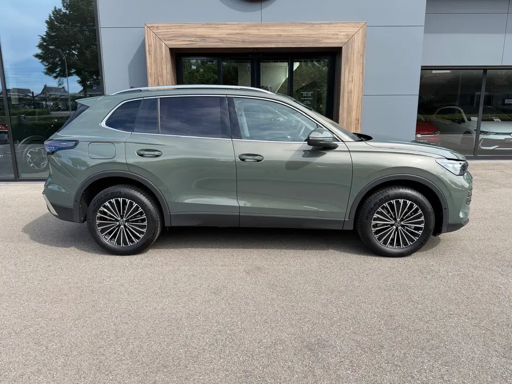 Volkswagen Tiguan 1.5 eHybrid Elegance 204pk | Trekhaak | 36 uit 2025, foto 2