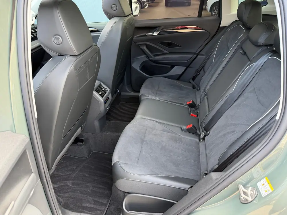 Volkswagen Tiguan 1.5 eHybrid Elegance 204pk | Trekhaak | 36 uit 2025, foto 20