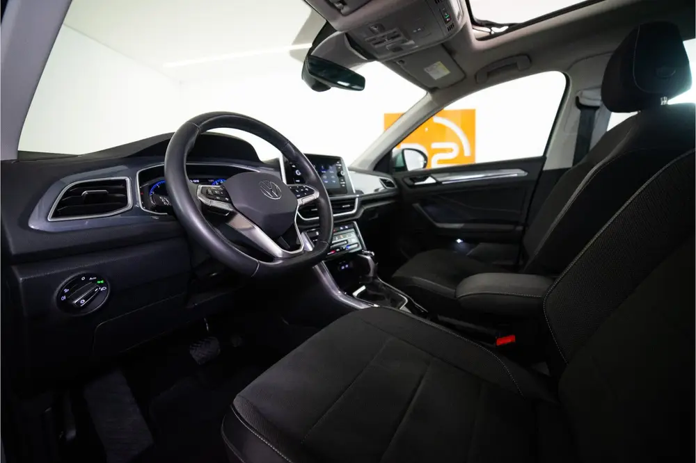 Volkswagen T-Roc 1.5 TSI Style 150PK Facelift | Pano | LED | uit 2022, foto 20