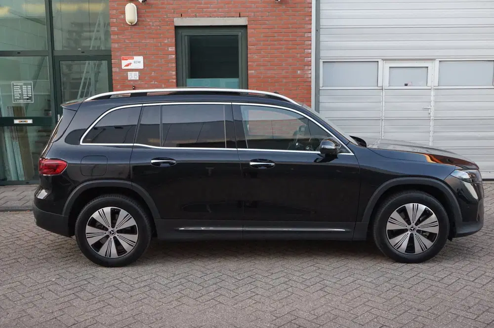 Mercedes-Benz EQB 350 4MATIC 67 kWh PANO 360 FACELIFT uit 2024, foto 2