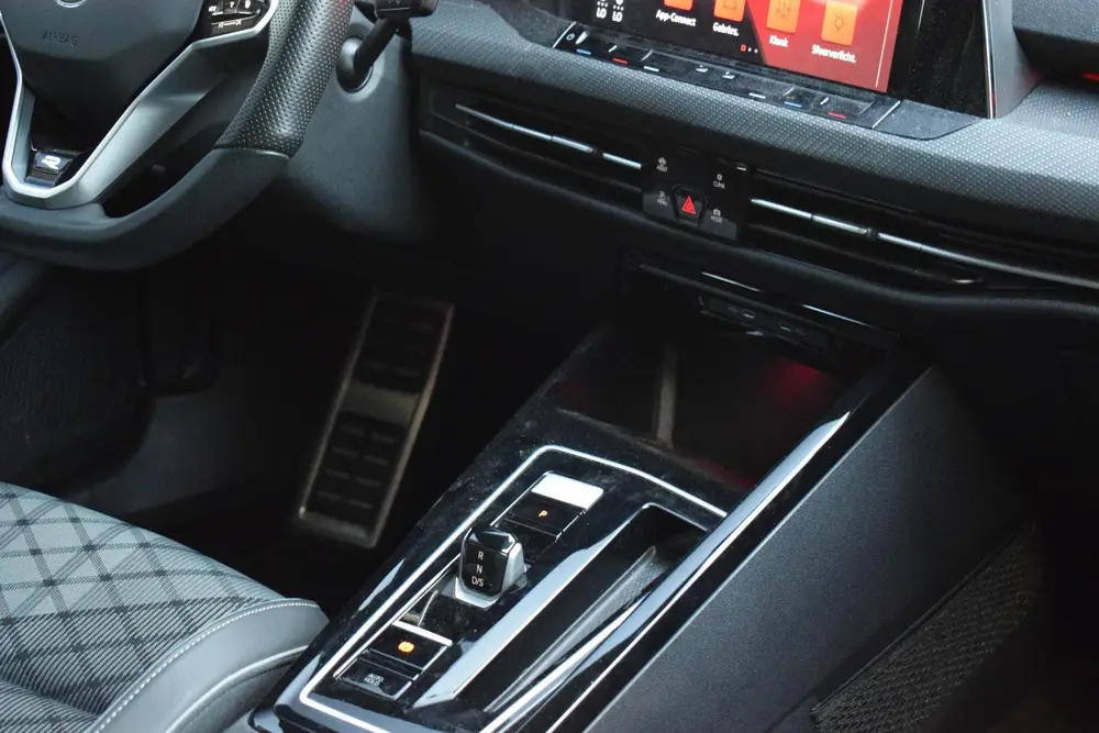 Volkswagen Golf 1.5 eTSI R-Line DSG CARPLAY|ADAPTIVE|SFEER|1 uit 2024, foto 9