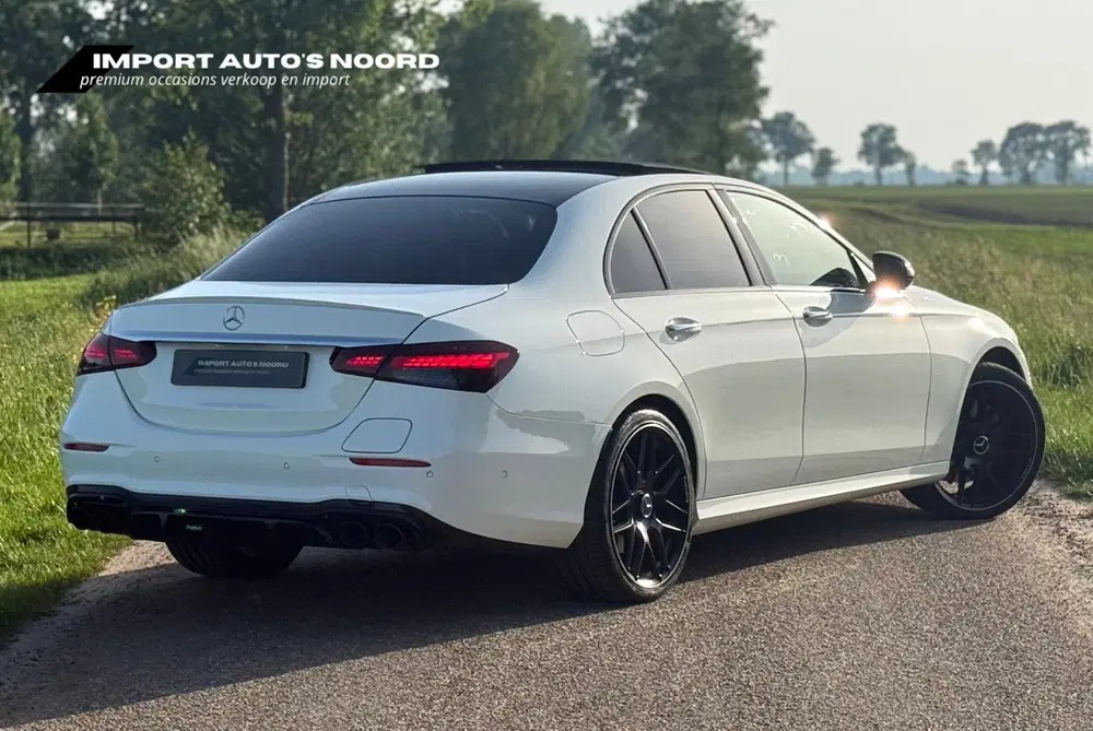 Mercedes-Benz E-Klasse 300 e 4MATIC AMG Line uit 2020, foto 2