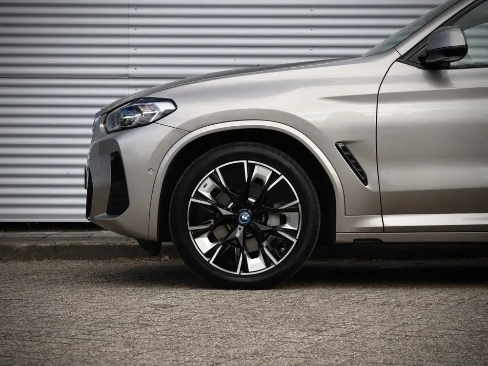 BMW iX3 uit 2022, foto 11