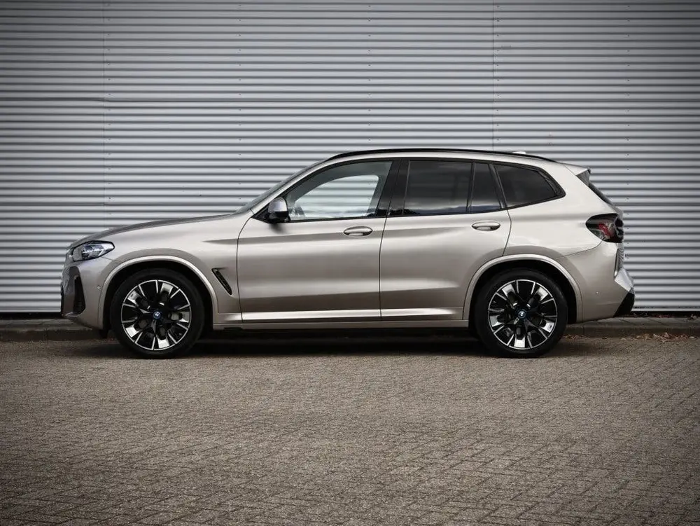 BMW iX3 uit 2022, foto 12