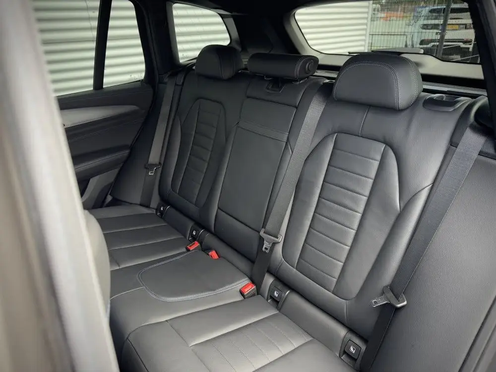 BMW iX3 uit 2022, foto 9
