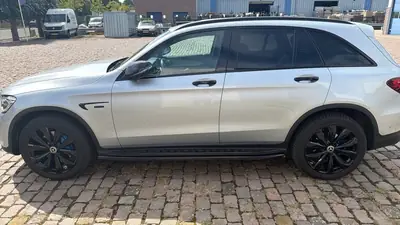 Mercedes-Benz GLC 300e 320pk 4MATIC 9G-TRONIC 2021 Grijs uit 2021
