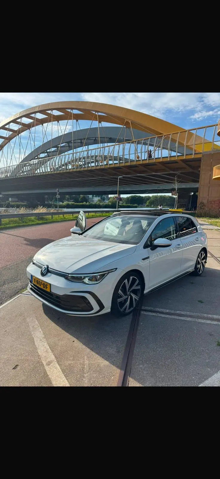 Volkswagen Golf 1.5 Etsi   3x Rline Wit uit 2021