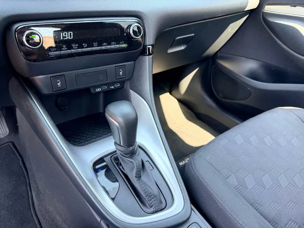 Mazda 2 1.5 Centre-line camera stoelverwarming uit 2025, foto 10