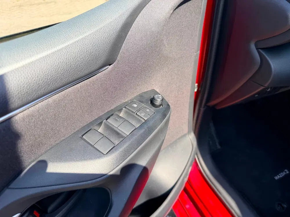 Mazda 2 1.5 Centre-line camera stoelverwarming uit 2025, foto 4