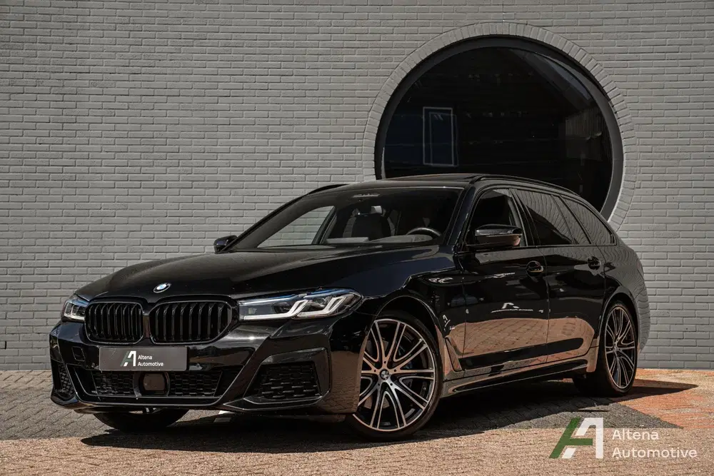 BMW 5-serie 530i xDrive High Executive Edition M-spo uit 2020