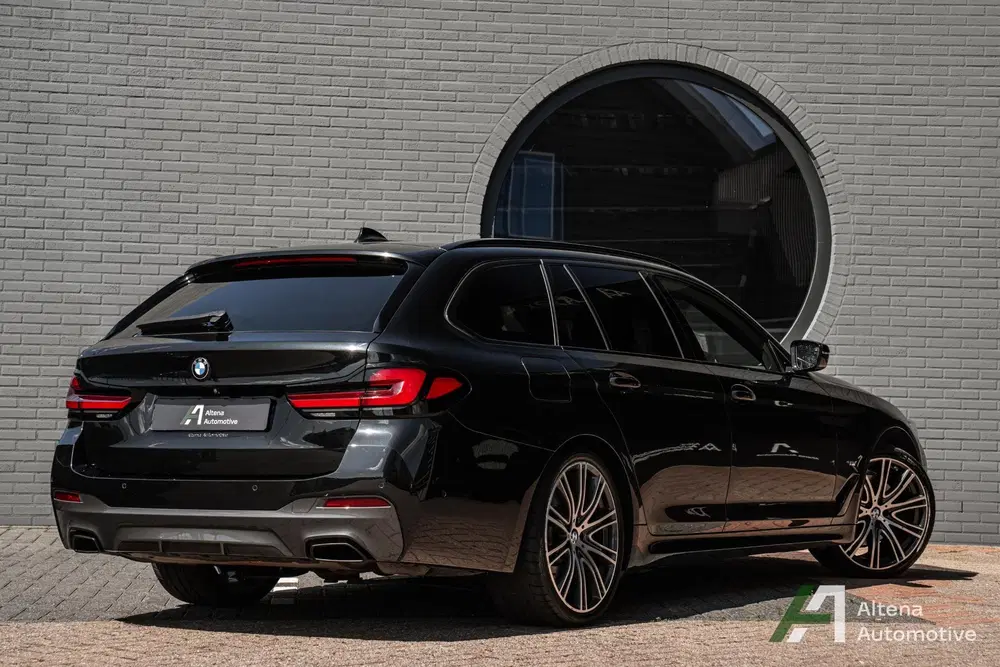 BMW 5-serie 530i xDrive High Executive Edition M-spo uit 2020, foto 2