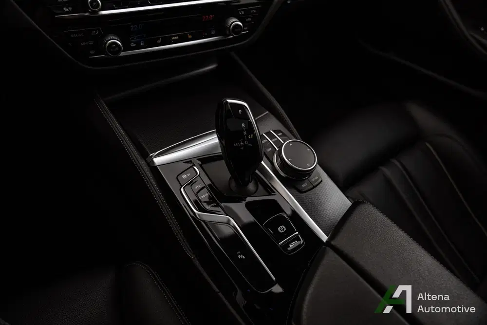 BMW 5-serie 530i xDrive High Executive Edition M-spo uit 2020, foto 20