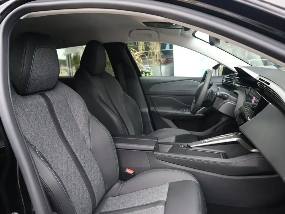 Peugeot 408 Allure Pack PureTech 130PK EAT8 Automaat uit 2023, foto 6