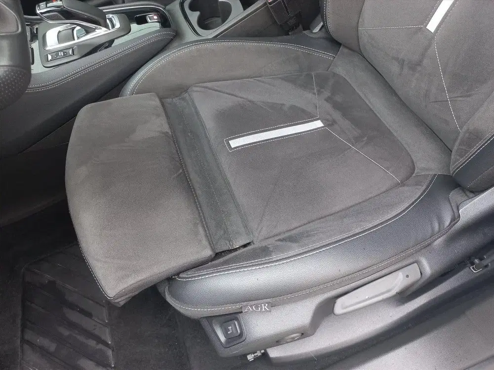 Opel Grandland 1.6T Hybrid4 300pk 4x4 Automaat GSE uit 2023, foto 20