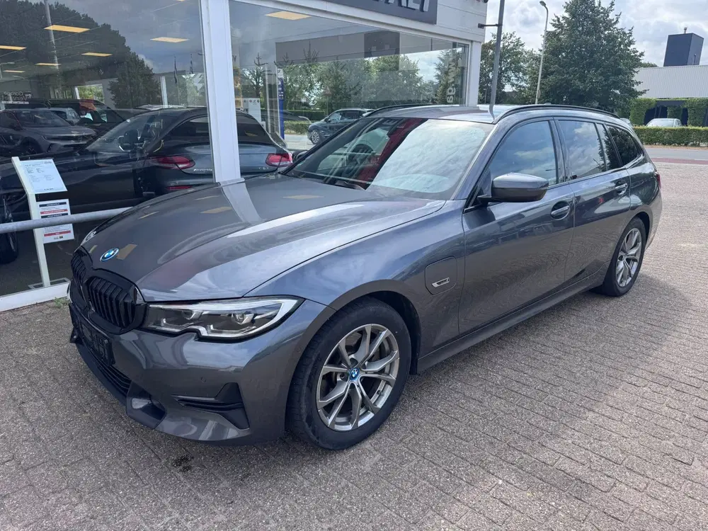 BMW 3-serie 320e Business Edition Plus uit 2022, foto 3
