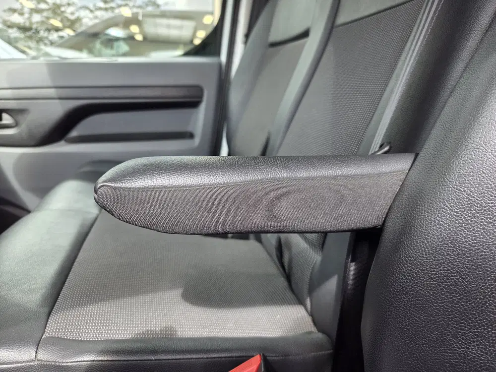 Opel Vivaro uit 2021, foto 10