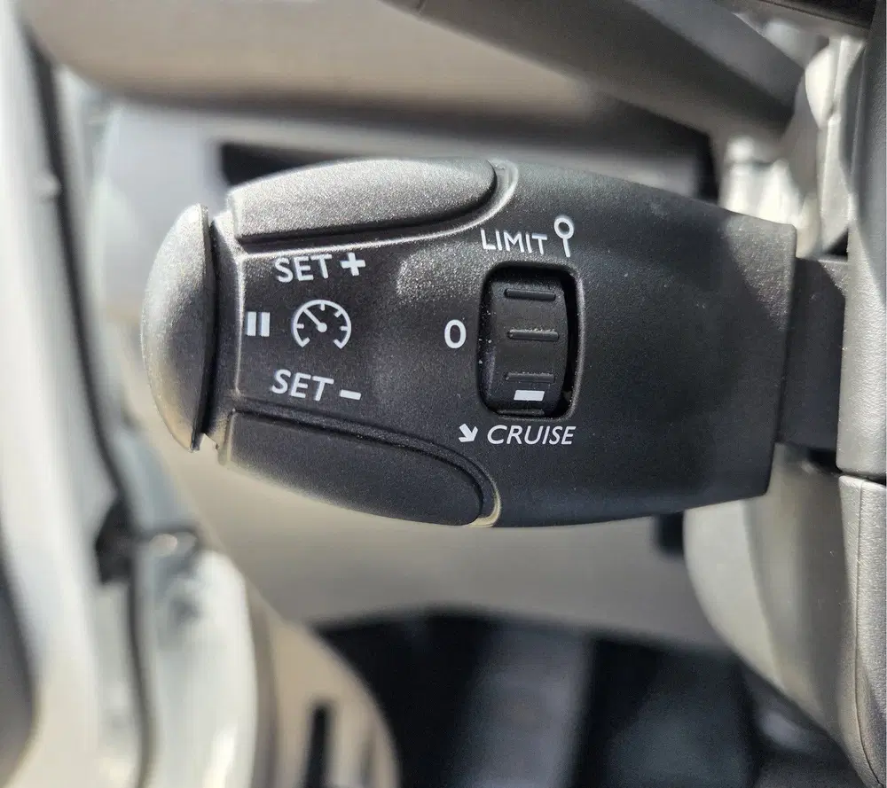 Opel Vivaro uit 2021, foto 11