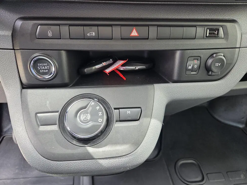 Opel Vivaro uit 2021, foto 18