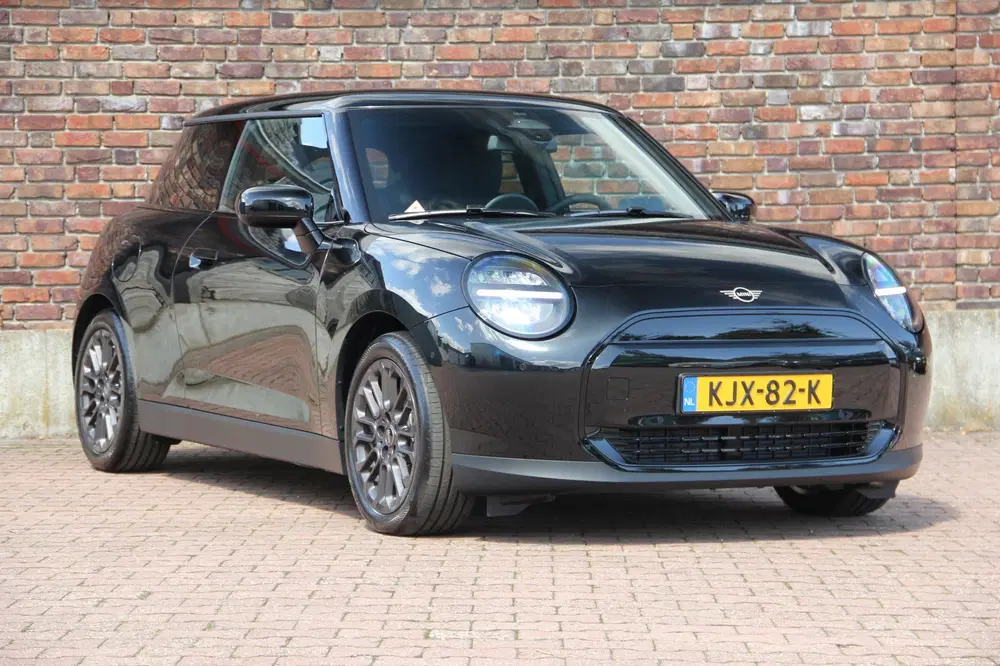 Mini Cooper Cooper E Blackyard 40.7 kWh uit 2026, foto 2