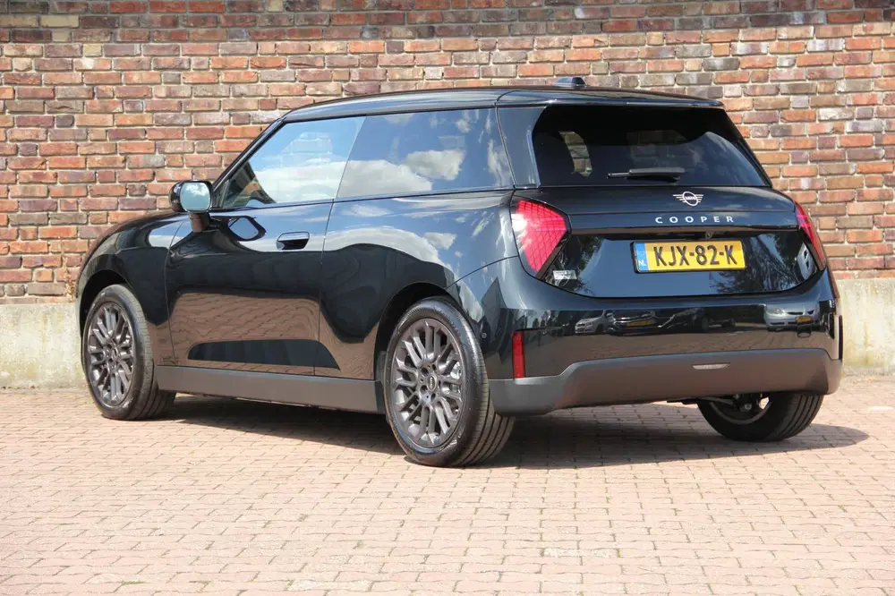 Mini Cooper Cooper E Blackyard 40.7 kWh uit 2026, foto 4