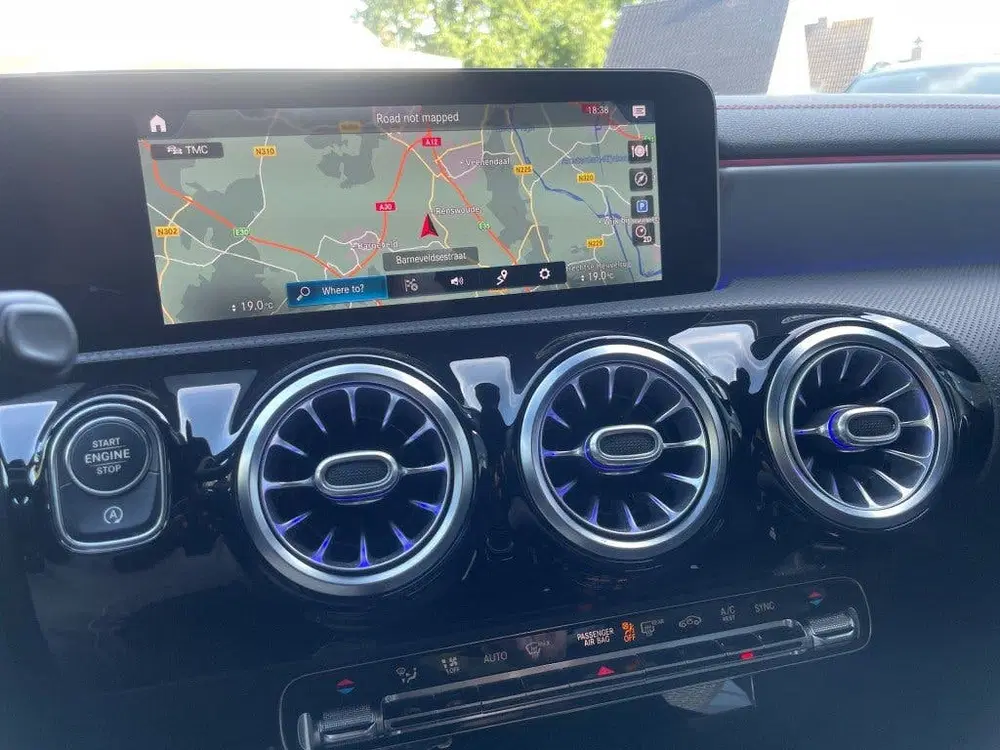 Mercedes-Benz CLA 180 Business Solution AMG Night uit 2019, foto 15