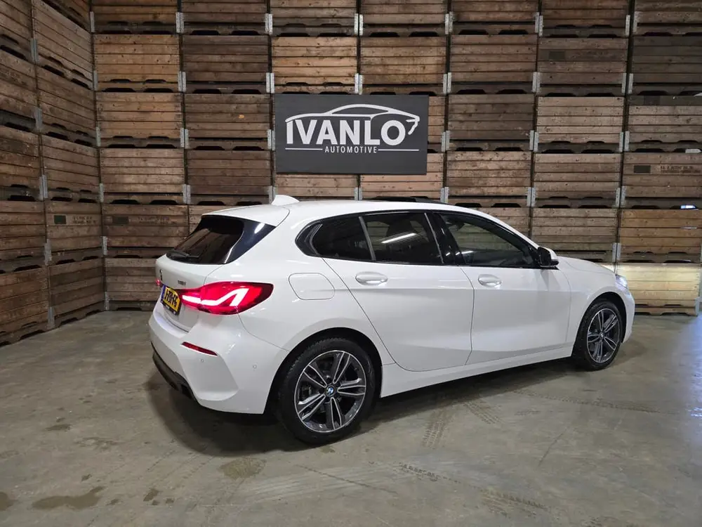 BMW 1-Serie 118i High Executive Sport Line Pano LED VCP PDC uit 2020, foto 3