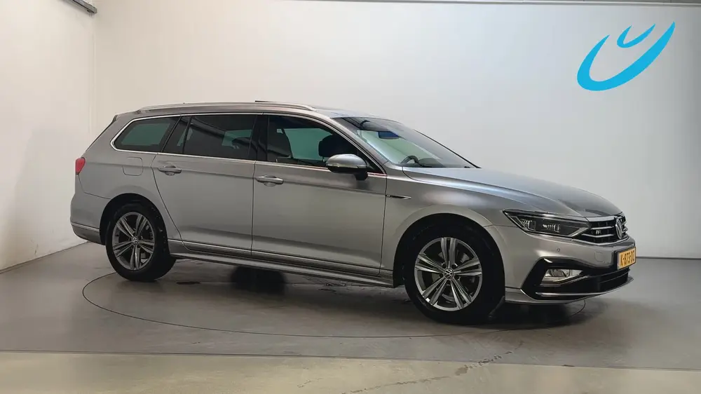 Volkswagen Passat Variant 1.5 TSI 150pk DSG R-Line Business uit 2020