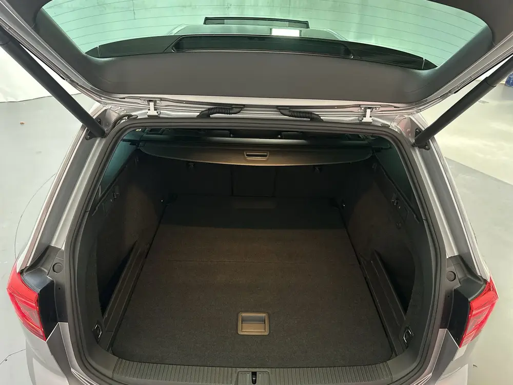 Volkswagen Passat Variant 1.5 TSI 150pk DSG R-Line Business uit 2020, foto 15