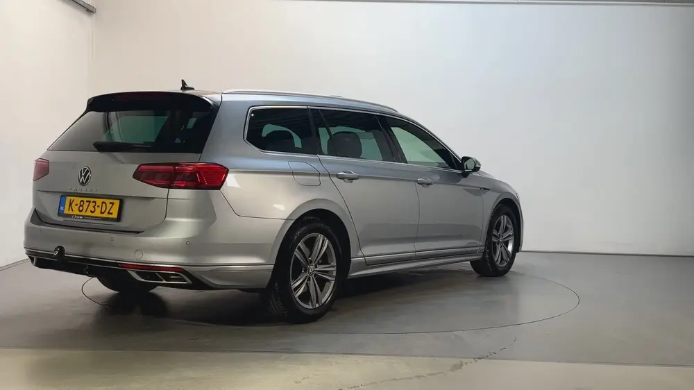 Volkswagen Passat Variant 1.5 TSI 150pk DSG R-Line Business uit 2020, foto 3