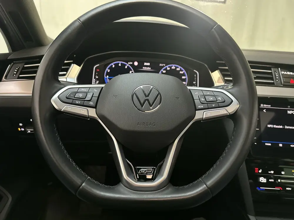 Volkswagen Passat Variant 1.5 TSI 150pk DSG R-Line Business uit 2020, foto 7