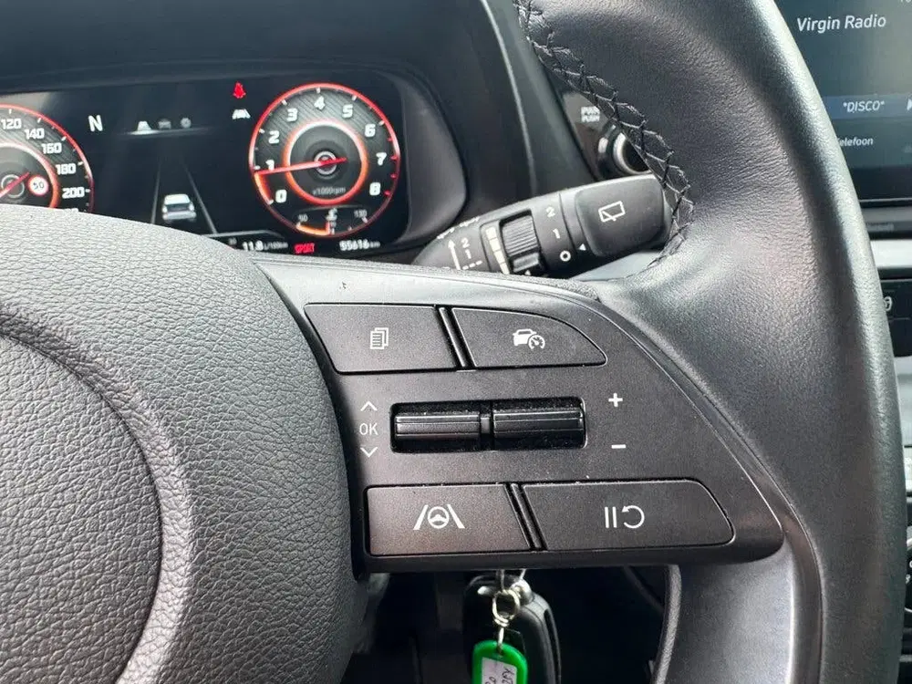 Hyundai i20 1.0 T-GDI Premium Sky uit 2021, foto 11