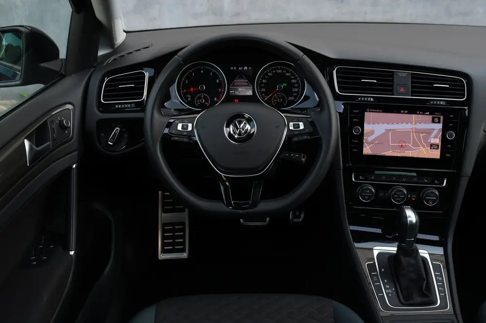 Volkswagen Golf 1.5 TSI R-Line 150 PK PANO|IQ.Drive uit 2019, foto 20