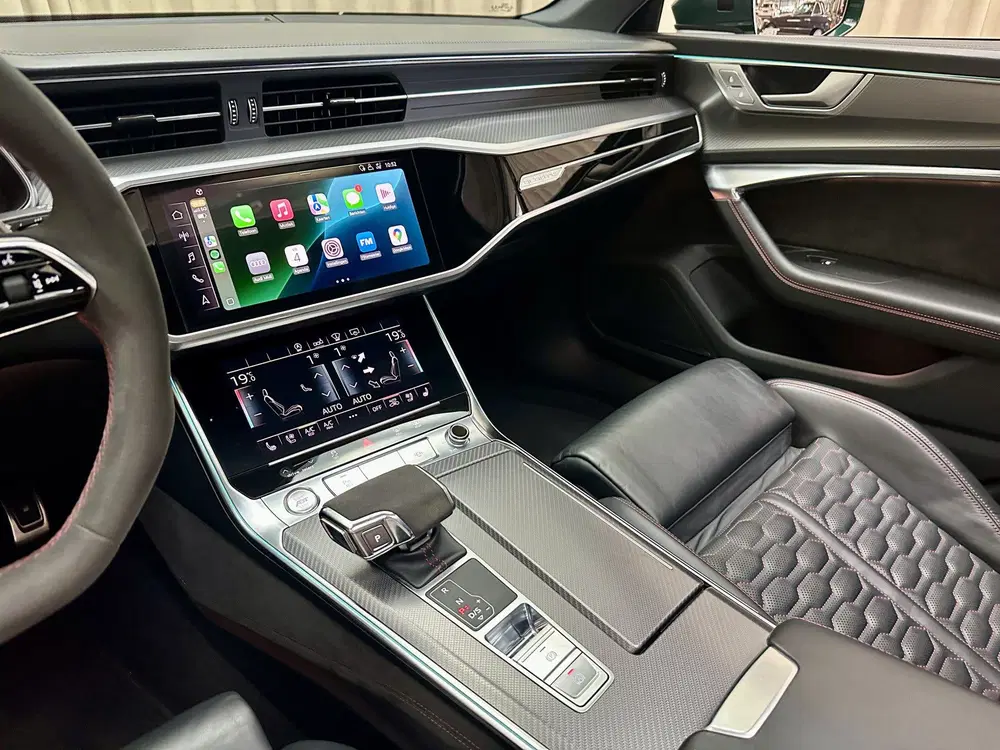 Audi RS6 uit 2020, foto 18