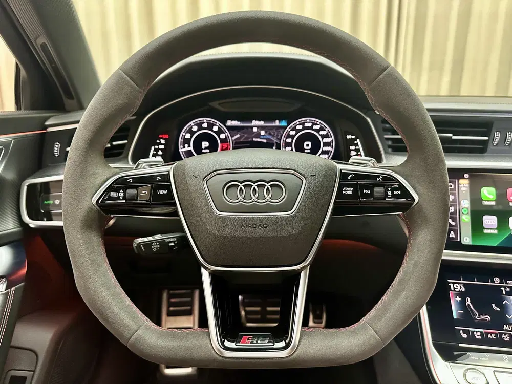 Audi RS6 uit 2020, foto 2