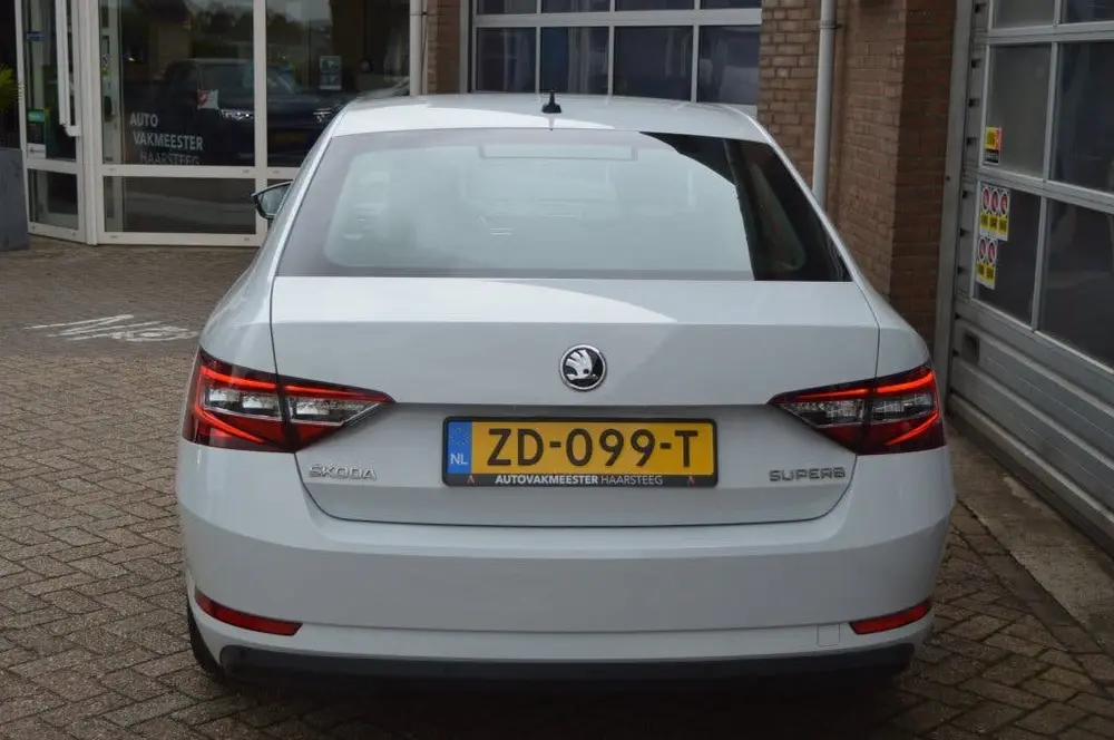 Skoda Superb 1.5 TSI ACT Amb. B uit 2019, foto 14