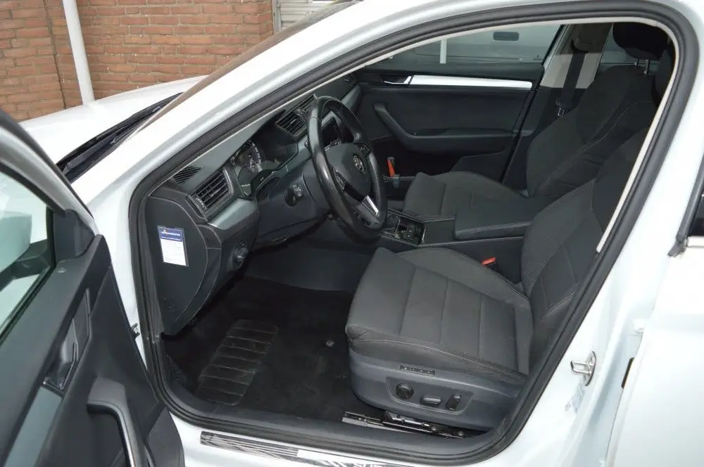 Skoda Superb 1.5 TSI ACT Amb. B uit 2019, foto 16