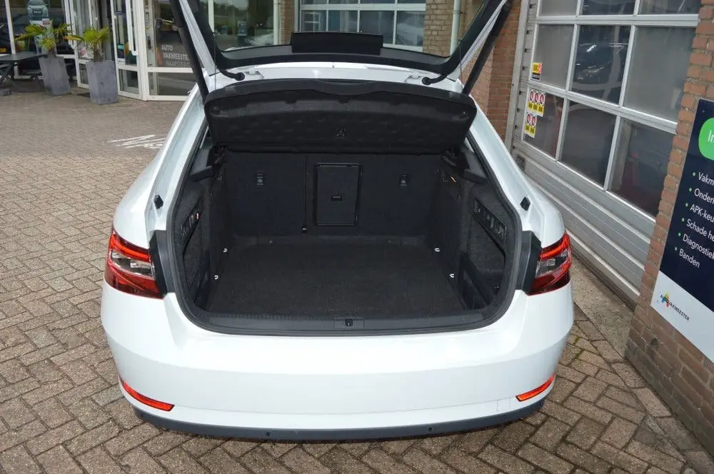 Skoda Superb 1.5 TSI ACT Amb. B uit 2019, foto 17