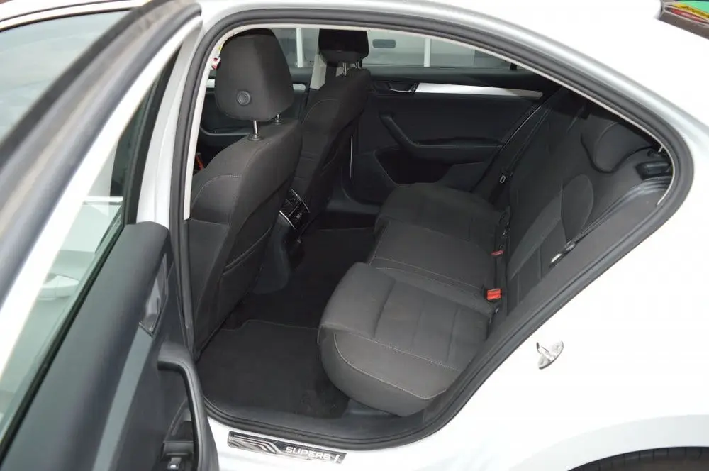 Skoda Superb 1.5 TSI ACT Amb. B uit 2019, foto 18